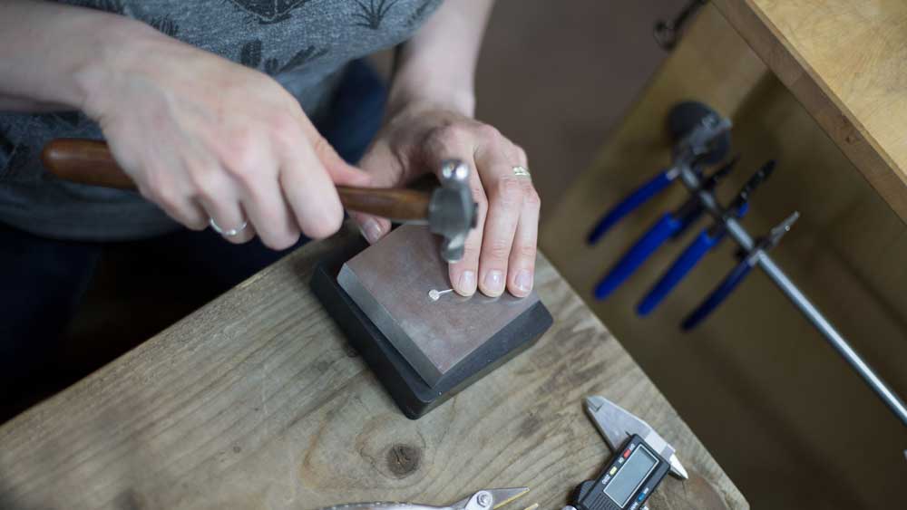 Hammering jewelry